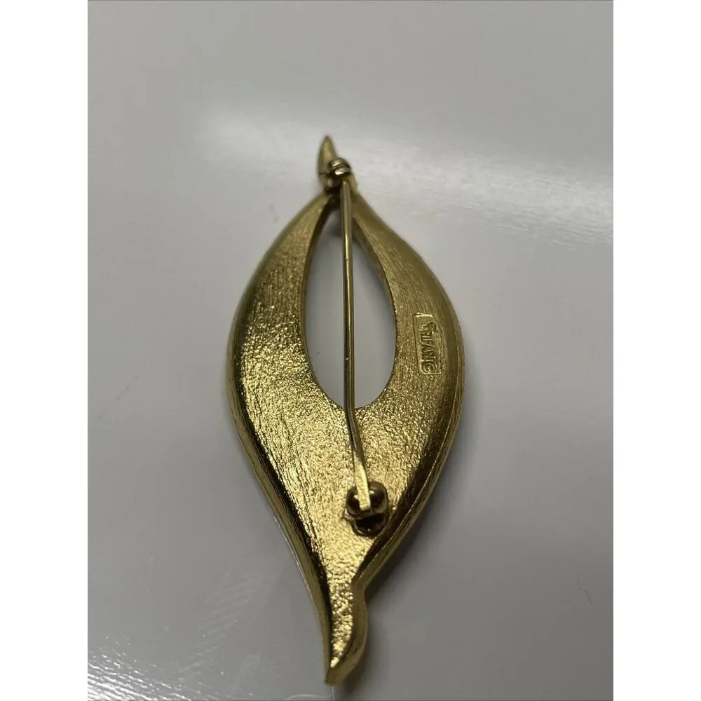 Vintage‎ Signed Trifari White Enamel Abstract Brooch Pin Gold Tone Retro Signed